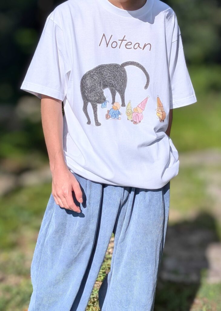 猫と小人の始まりTシャツ
